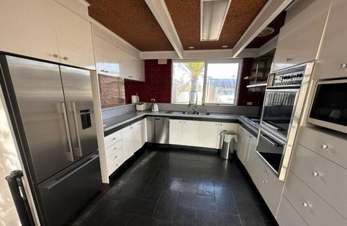 Lakes Entrance Villa | Clarkes Beach House - Walk distance to beach and Cozy living