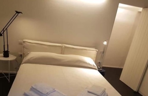 Porta Garibaldi Apartment | Classic 1 BR on Porta Nuova