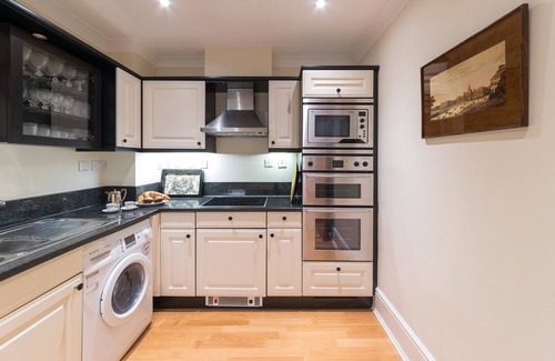 Mayfair Apartment | Classic 2 bed apartment in magnificent Mayfair