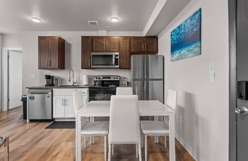 Detroit Apartment | Classic 2BR Detroit's Sugar Hill