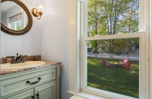 Bar Harbor House | Classic Bar Harbor IN TOWN Retreat- No need For Car-Walk to Shops, Drinks, Food