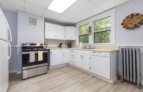 Dover Apartment | Classic Boutique Farmhouse - Walk to Town - Historic Charm