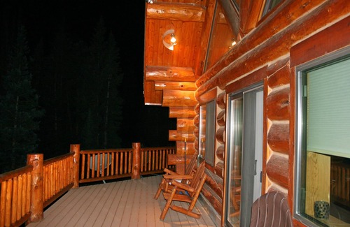Quandary Village Cabin | Classic Breckenridge Cabin with Modern Amenities and Million Dollar Views