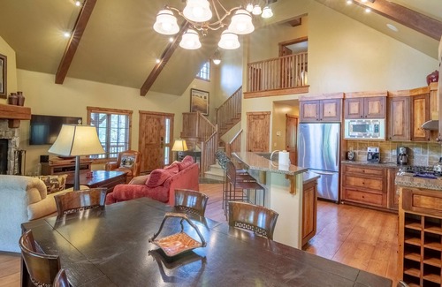 Tamarack Ski Chalet | Classic Chalet|Private Hot Tub, Wood Fireplace