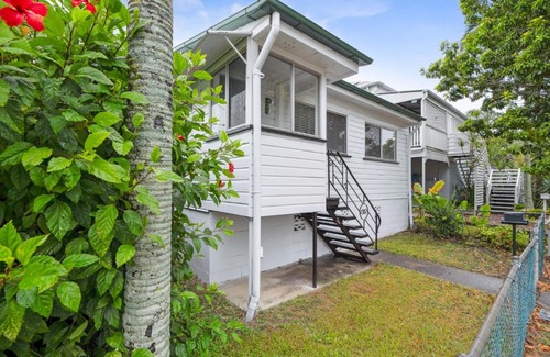 Nundah House | Classic Charm 3-Bed Family Home by Oxenham Park