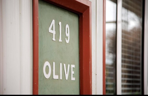 South Albury House | Classic Chic on Olive - Chic two bedroom apartment close to the city centre