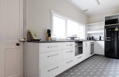 South Launceston House | Classic Cottage: Near CBD, Hospital & Parking