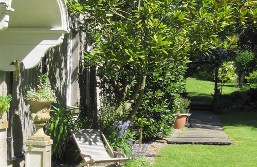 Llandybie Cottage | Classic Cottage Shared Bathroom with Garden View at Glynhir Mansion