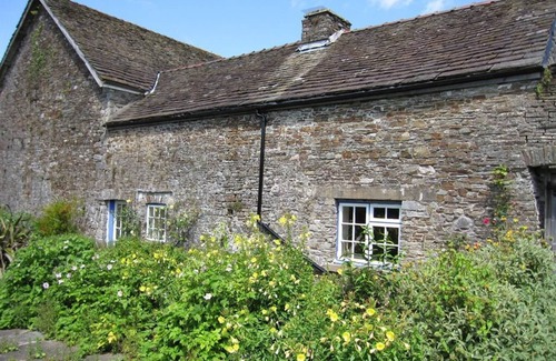 Llandybie Cottage | Classic Cottage Shared Bathroom with Garden View at Glynhir Mansion