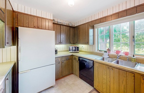 Town of Benton House | Classic country retreat with a game room, bar, expansive outdoor space, & grill