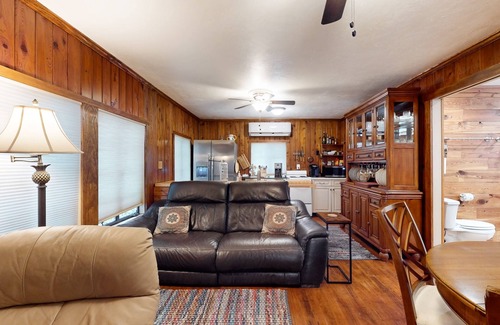 Bonita Springs Cottage | Classic dog-friendly cottage with kitchen, washer/dryer, & central AC