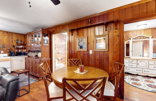 Bonita Springs Cottage | Classic dog-friendly cottage with kitchen, washer/dryer, & central AC