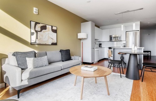 Chinatown Apartment | Classic Downtown 1BR w/W/D & Gym, nr Greenway, by Blueground