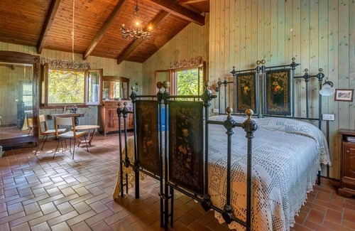 San Giovanni Teatino House | Classic Italian summer house surrounded by magnificent nature.