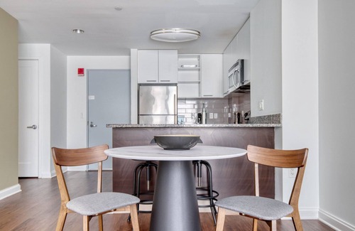 East Cambridge Apartment | Classic Kendall Square 1BR w/Gym, W/D & Concierge, nr MIT, by Blueground