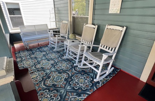 Lakeside Cottage | Classic Lakeside Cottage, Prime Location-Across from Hoover Auditorium