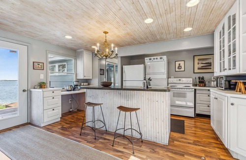 Detroit Lakes Cottage | Classic Lake Melissa Cottage, just steps away from the water on the South Bay!