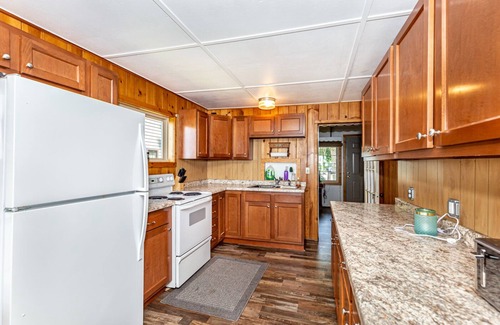 Detroit Lakes Cottage | Classic Lake Sallie Hideaway with Wonderful Sunset Views