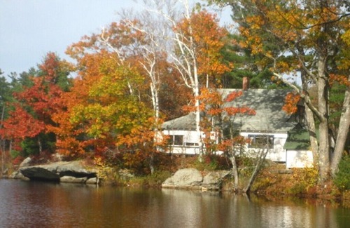 Sumner Cottage | Classic Lakeside Maine Cottage