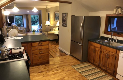 Falmouth Foreside Cottage | Classic Maine Beach Cottage * Fabulous location!