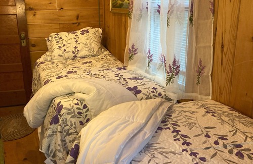 Bryant Pond Cabin | Classic Maine Wilderness Lodge on Beautiful Shagg Pond - End of summer discount