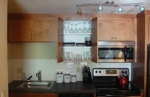 Alphabet Historic District Condo | Classic Portland Pearl District Condo