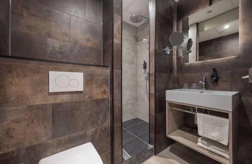 Schoorl Hotel | Classic Room Near Schoorl's Forests and Beaches with Indoor Swimming Pool