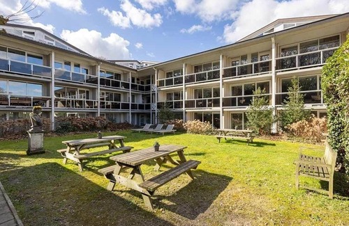 Schoorl Hotel | Classic Room Near Schoorl's Forests and Beaches with Indoor Swimming Pool