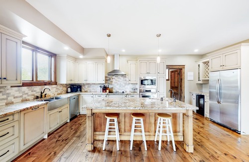 The Blue Mountains Ski Chalet | Classic ski chalet w/tiered deck, private hot tub, fireplace - close to skiing