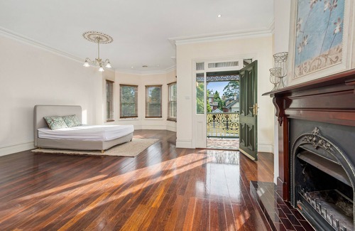 Hawthorn House | Classic Victorian Home+Pool 8kms CBD close public transport, park, restaurants