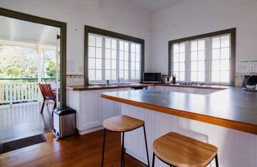 Edge Hill House | Classical King Bed Home @ Edge hill; 5km to Cairns