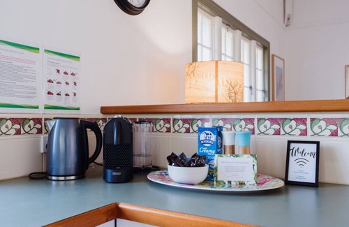 Edge Hill House | Classical King Bed Home @ Edge hill; 5km to Cairns