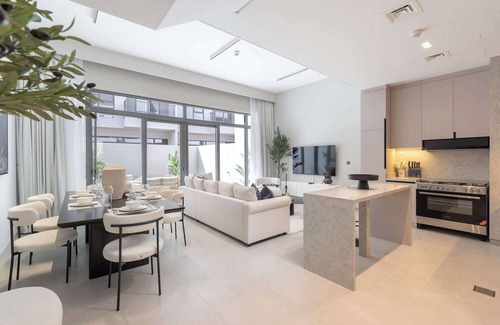 Dubai Villa | Classy 4-Bedroom Villa With Spacious Balcony in Nad Al Sheba