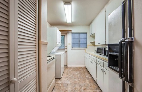 Uptown House | Classy Mid-Century Townhome in Alamo Heights