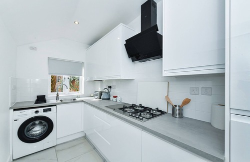 Nottingham House | Claude Street - Gleaming 4 bed terraced house with enclosed garden