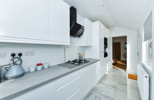 Nottingham House | Claude Street - Gleaming 4 bed terraced house with enclosed garden