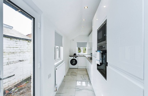 Nottingham House | Claude Street - Gleaming 4 bed terraced house with enclosed garden