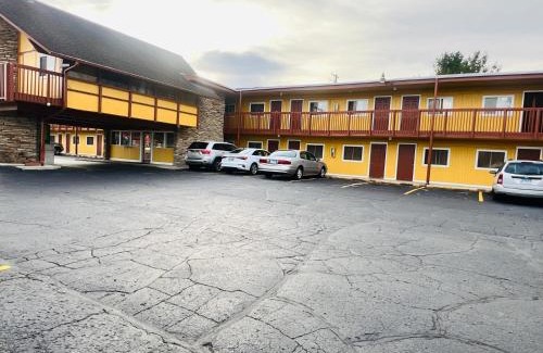 Rockford Hotel | Clayton House Motel