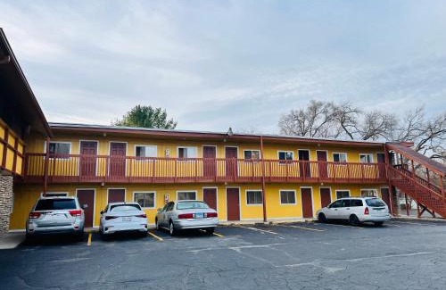 Rockford Hotel | Clayton House Motel