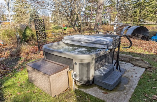 Grass Lake House | Clever Fox is on Big Lake waterfront to Enjoy!