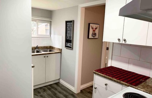 Guildford Apartment | ❤️Clean 2B Canadian Cottage Suite in the City❤️