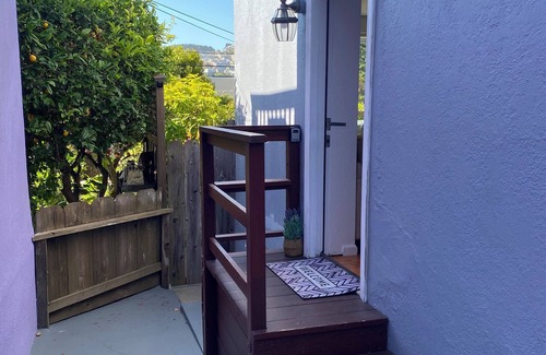 St. Mary's Apartment | Clean and Cozy 1 bedroom apartment conveniently located in Sunny Bernal Heights.
