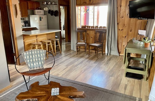 Lava Hot Springs Cabin | Clean and Cozy Cabin on Main Street - Walk to the river and hot pools!
