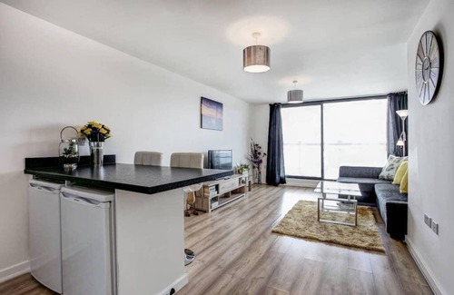 Norwich Apartment | Clean and modern Riverside Flat w/Private Balcony