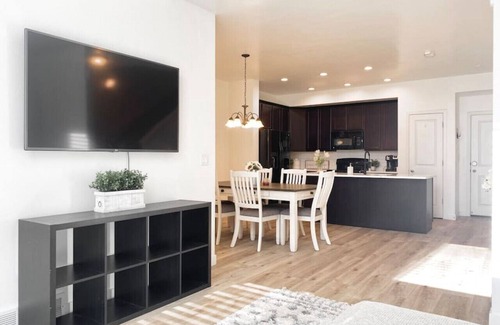 Midvale House | Clean and open remodeled luxury townhouse!