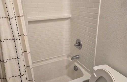 Crowley House | Clean and Peaceful Enjoyable house with AC in charming Crowley, DFW Tx
