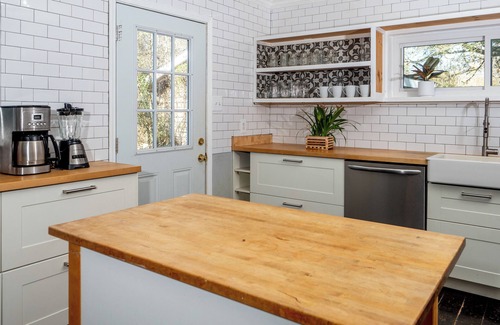 Folsom House | Clean, comfortable, peaceful home in Folsom! 4/2, 2 king beds, sleeps 12