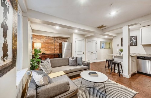 Highland Park House | Clean, Contemporary Escape Near T