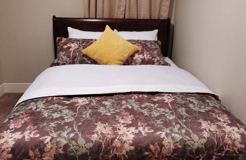 New Brighton House | Clean & Cozy 2BD, I.5 BR Room house in S Calgary