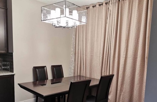 New Brighton House | Clean & Cozy 2BD, I.5 BR Room house in S Calgary